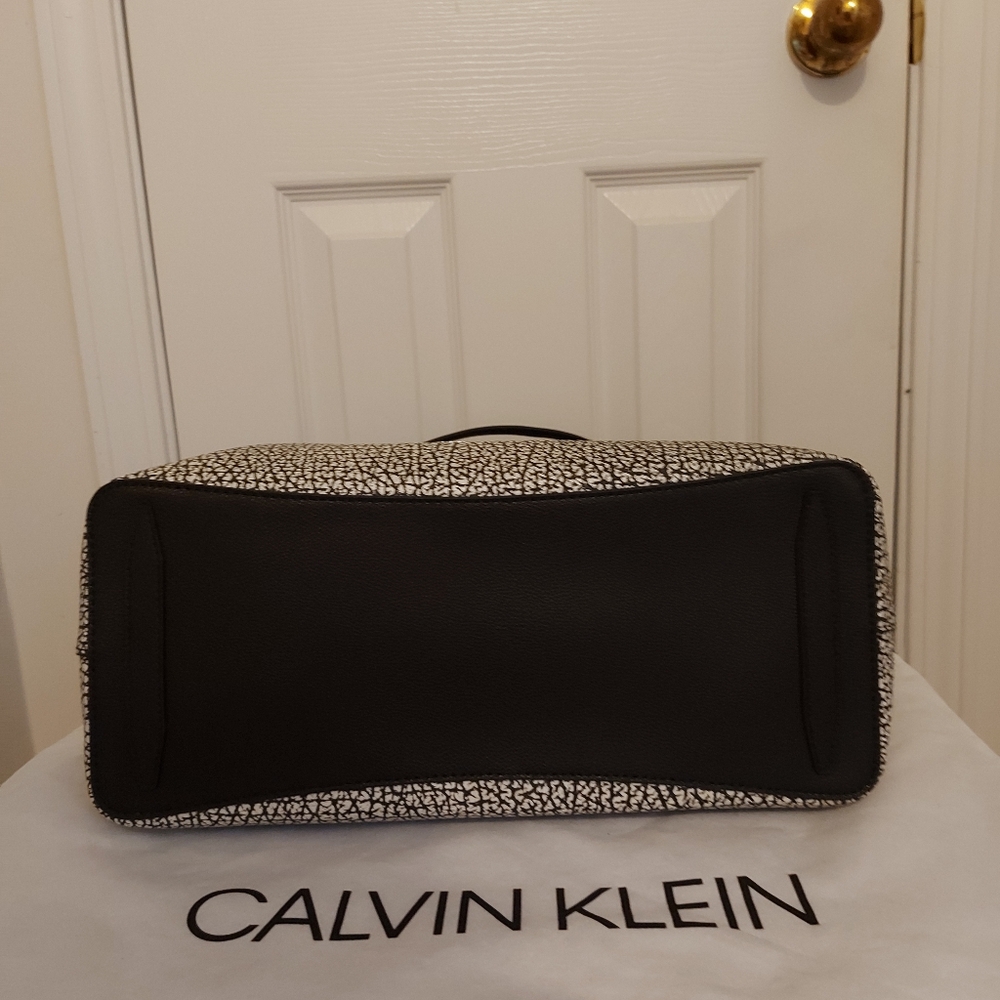 Calvin Klein Avery Micro Pebble Leather Tote NWT - Picture 6 of 13
